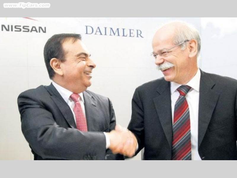 Šéf Daimleru Dieter Zetsche (vpravo) a ředitel aliance Renault-Nissan Carlos Ghosn budou spolupracovat na vývoji motorů a na výrobě malých osobních vozů. Podle některých analytiků může tato spolupráce poškodit image značky Mercedes-Benz.