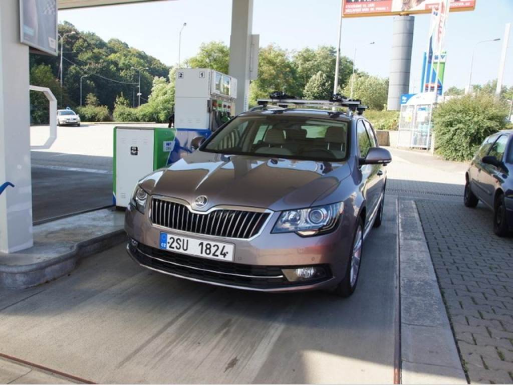 Fotka článku - Škoda Superb, BMW 3, Audi A4, Mercedes C, nebo VW Passat? Který starší dieselový kombík vybrat?