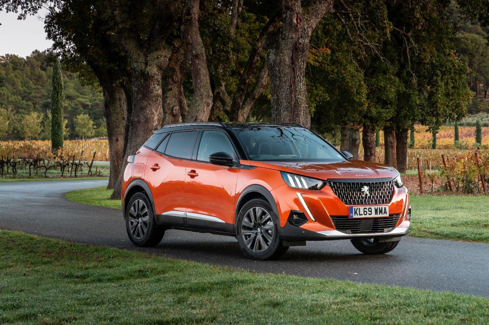 Fotka článku - Peugeot e2008: koupit elektromobil z druhé ruky?