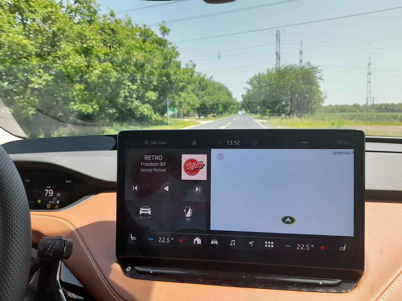 Fotka článku - Displeje v autě příliš rozptylují řidiče. Odborníci volají po návratu tlačítek