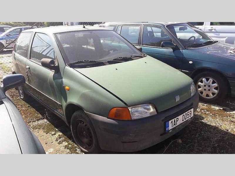 Devět let odstavený Fiat Punto