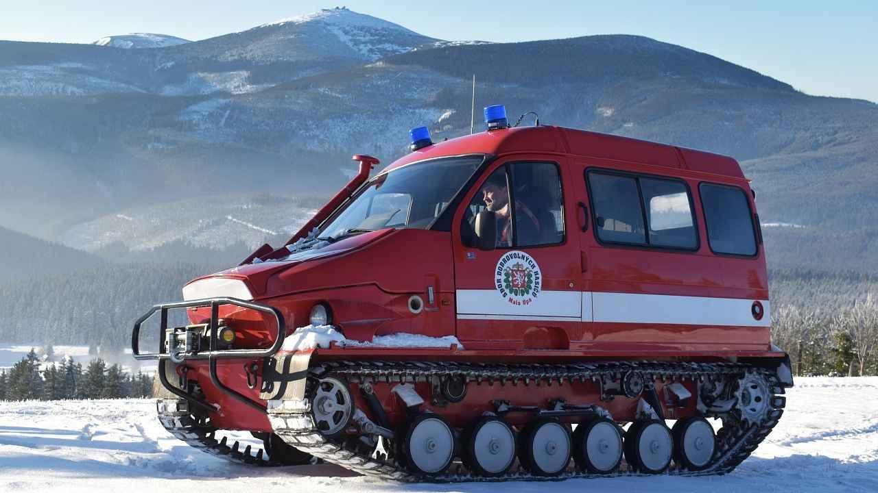 GAZ - 3409 Bobr pózuje před Sněžkou