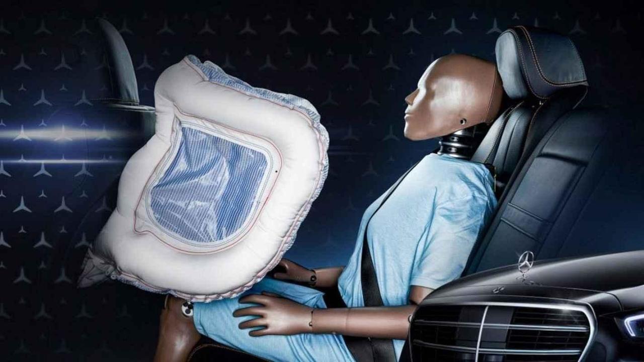 Airbag pro zadní cestující v Mercedesu třídy S