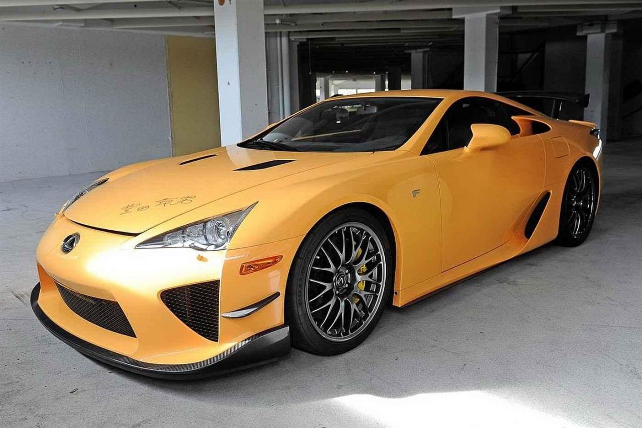 Jeden z 50 vyrobených kusů Lexusu LFA Nürburgring Edition je na prodej