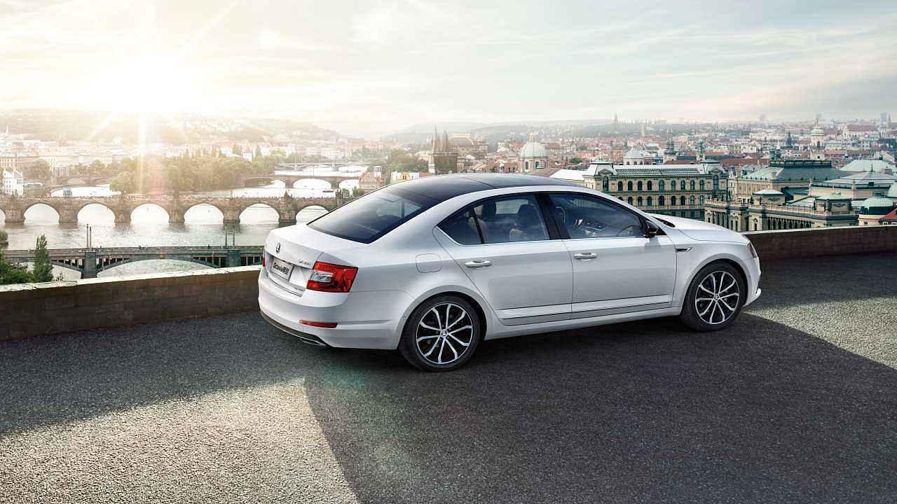 Škoda Octavia se v Čině jmenuje Ou Ya. A je natažená do délky.