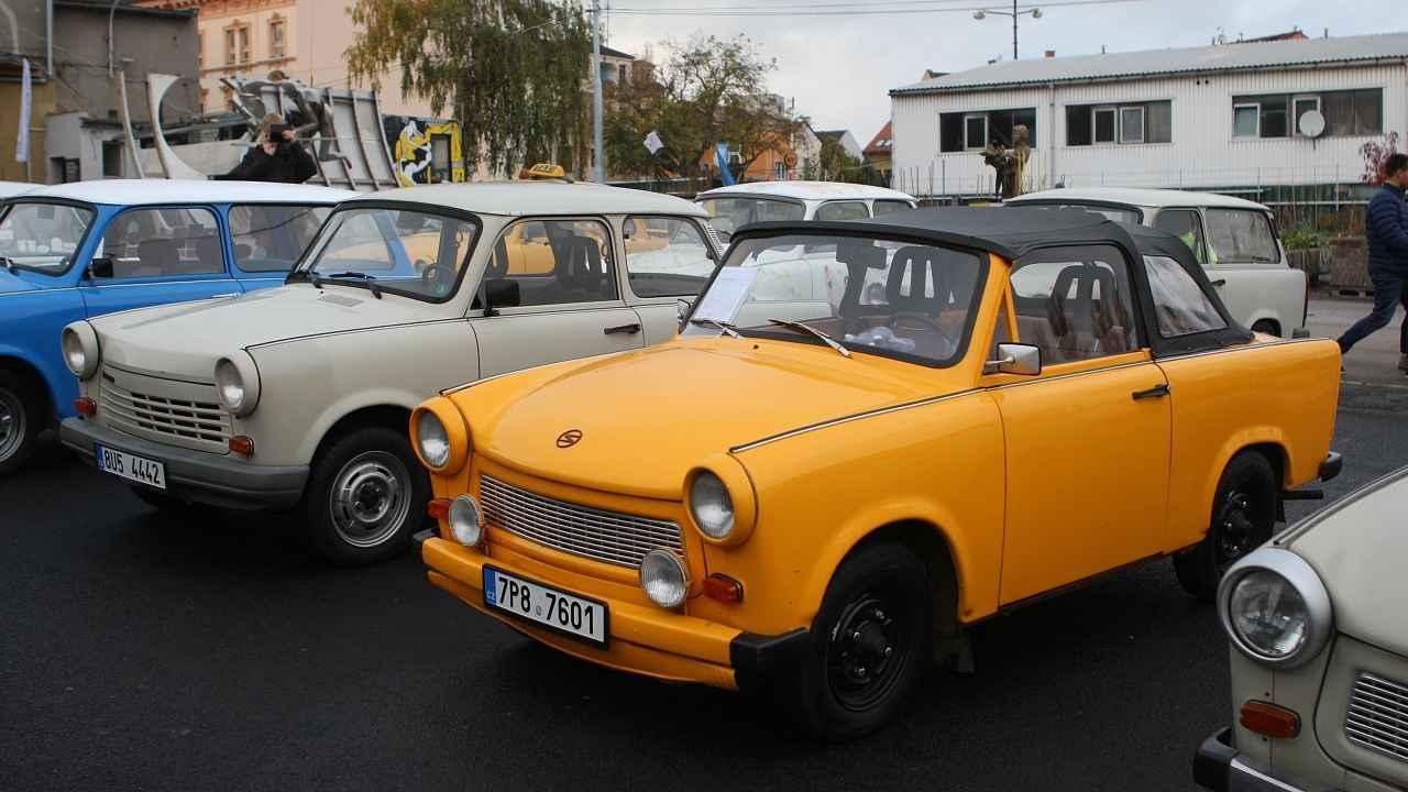 Výstava vozů Trabant při křtu knihy v plzeňském Depu 2015