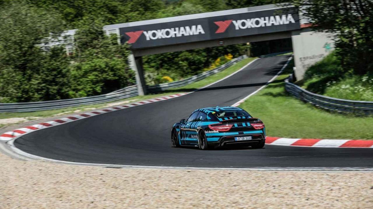 Porsche Taycan na okruhu Nürburgring