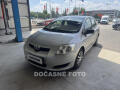 Toyota Auris 1.3 VVT-i, �R, AC, v�h�ev sed