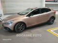Volvo V40 D2, 1.maj, servis.kniha