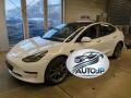Tesla Model 3 AWD Long Range    P�IPRAVUJEME