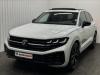 Volkswagen Touareg R-line Black HuD Pano Night