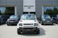 Land Rover Defender 110 X-Dynamic SE P300e      