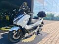 Honda Forza 300 ABS Smart box, Vyh��van� rukojeti,