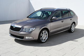 �koda Superb 2.0TDI 125KW rezervace 3/2011