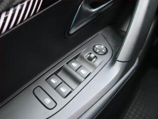 Peugeot 2008 (2023) 1.2 PureTech - náhled 14