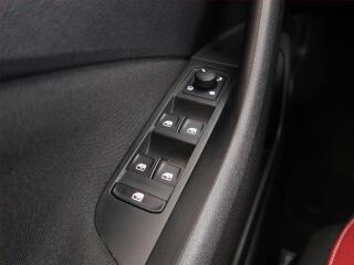 Škoda Karoq (2023) 2.0 TDI, STK, KLIMA, NAVI - náhled 16