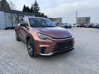 Lexus LBX 1.5 hybridn�/Benz�n ELEGANT T.