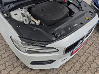 Volvo V90 (2019) 2.0 D4 FWD Momentum 140kW 8AT - náhled 36