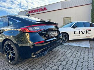 Honda Civic (2025) 2.0e:HEV Advance Black SKLADEM - náhled 30
