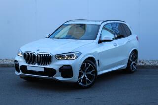 BMW X5 xDrive40i | �R |