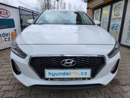 Hyundai i30 1.6 spot. 5.5l/100km, KLIMA