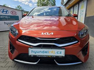 Kia Ceed 1.5-GT-Line-ZRUKA-PAM̍ SED.