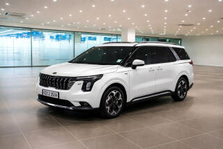 Kia Carnival 1.6-HEV-9M�ST-V�Z NA CEST�