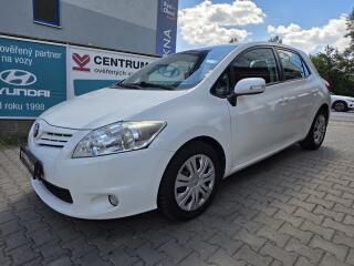 Toyota Auris 1.6-SADA PNEU NAVIC