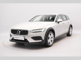 Volvo V60 CC D4 AWD AUT rezervace