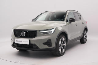 Volvo XC40 B3 PLUS DARK REZERVACE