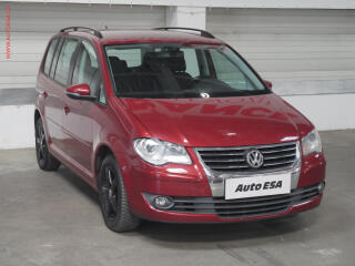 Volkswagen Touran 1.4 TSI, AC, v�h�ev sed.