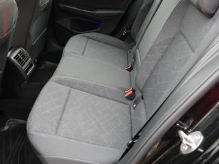 Volkswagen Golf (2024) 1.0ETSI, 1.maj,ČR, DSG, LED - náhled 10