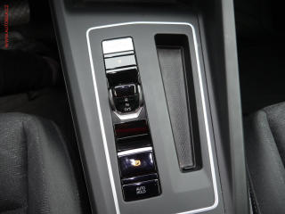 Volkswagen Golf (2024) 1.0ETSI, 1.maj,ČR, DSG, LED - náhled 16