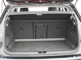 Volkswagen Golf (2024) 1.0ETSI, 1.maj,ČR, DSG, LED - náhled 7