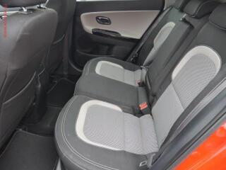 Kia Ceed (2016) 1.6 CRDi, ČR, AC, navi, park - náhled 10