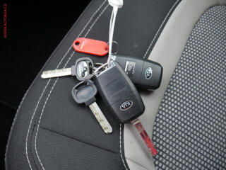 Kia Ceed (2016) 1.6 CRDi, ČR, AC, navi, park - náhled 26