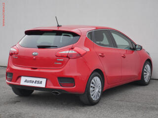 Kia Ceed (2016) 1.6 CRDi, ČR, AC, navi, park - náhled 4