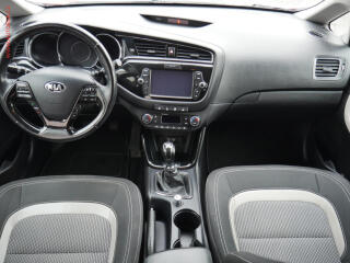 Kia Ceed (2016) 1.6 CRDi, ČR, AC, navi, park - náhled 8