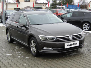Volkswagen Passat 2.0 TDi, servis.kniha, AT
