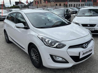 Hyundai i30 1.6i, AC, v�h�ev sed