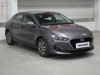 Hyundai i30 1.4i, 1.maj,�R, servis.kniha
