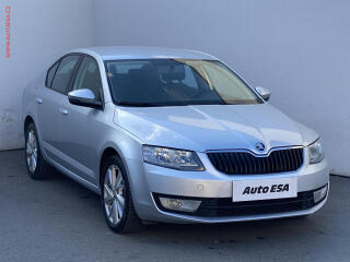 �koda Octavia 1.6 TDi, AC, v�h�ev sed