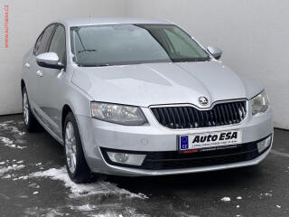�koda Octavia 1.6 TDi, AC, v�h�ev sed