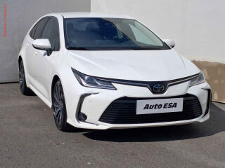 Toyota Corolla 1.5i, 1.maj,�R, Dynamic, LED