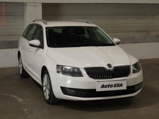 �koda Octavia 1.6 TDi, DSG, navi, xenon