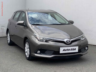 Toyota Auris 1.6i, �R, servis.kniha