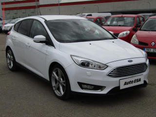 Ford Focus 1.5 EB, AC, xenon, kamera