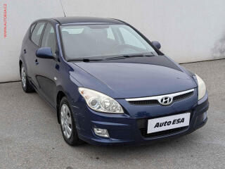 Hyundai i30 1.4i, �R, AC, ta�n�