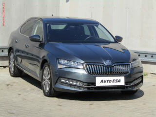 �koda Superb 2.0 TDi, �R, DSG, navi, LED