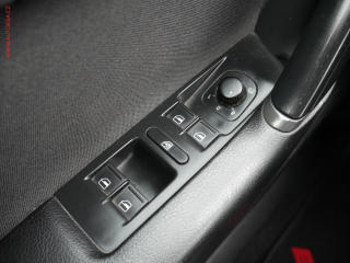 Volkswagen Passat (2012) 2.0 TDi, AC, temp - náhled 11